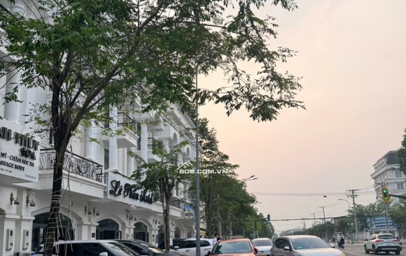 CẦN BÁN: Nhà phố 1 trệt 3 lầu, 4,7 tỷ, liền kề Vincom TP Tây Ninh, NH hỗ trợ vay 70% lãi suất ưu đãi